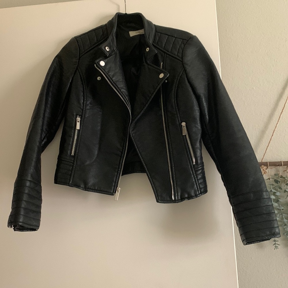 Black leather jacket / moto jacket